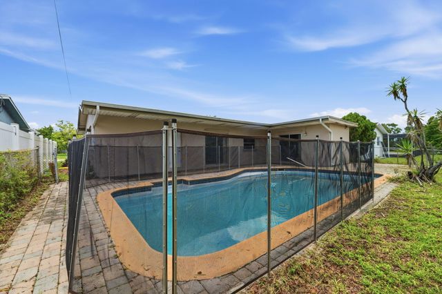 2420 NW 89th Avenue, Sunrise, FL 33322