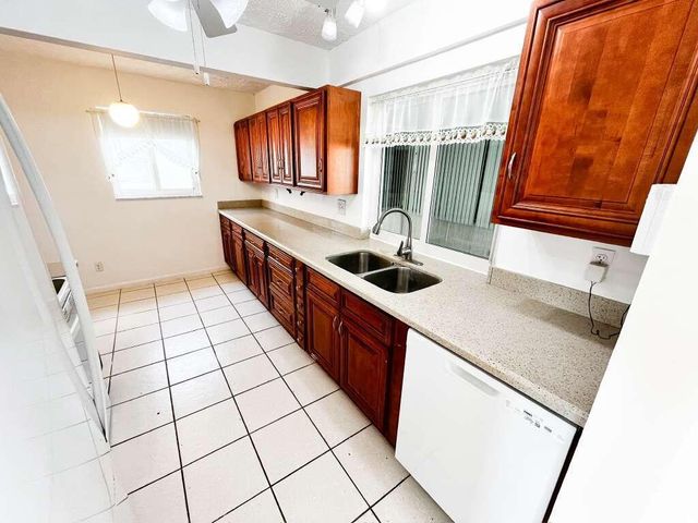 905 SW 3rd Avenue, Boynton Beach, FL 33426