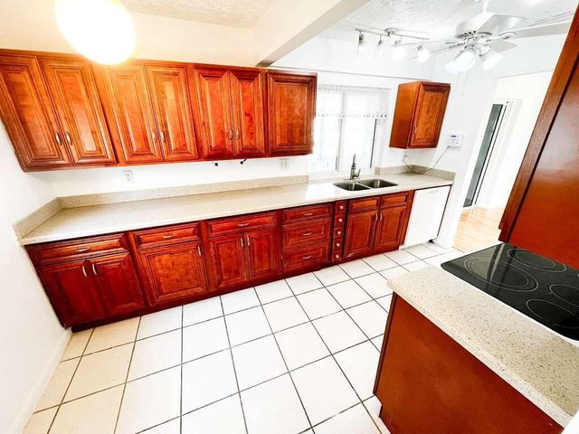 905 SW 3rd Avenue, Boynton Beach, FL 33426