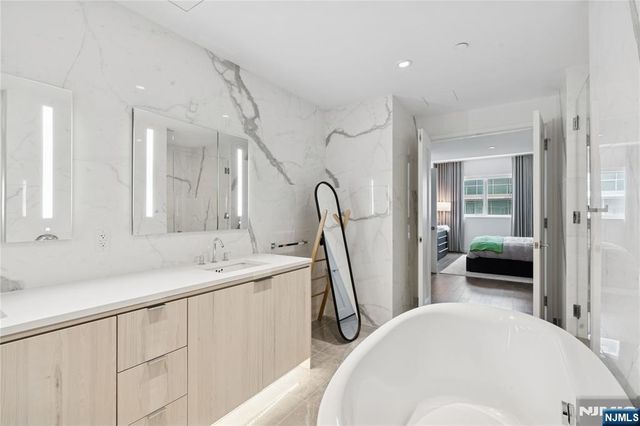 800 Ave At Port Imperial Boulevard 517, Weehawken, NJ 07086