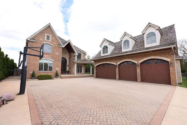 2611 E Lake Shore DRIVE, Twin Lakes, WI 53181
