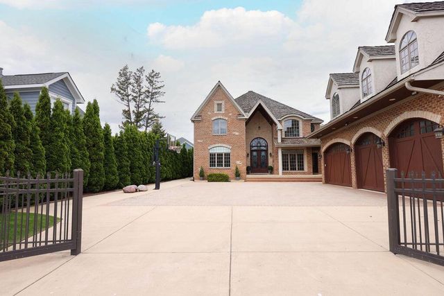 2611 E Lake Shore DRIVE, Twin Lakes, WI 53181