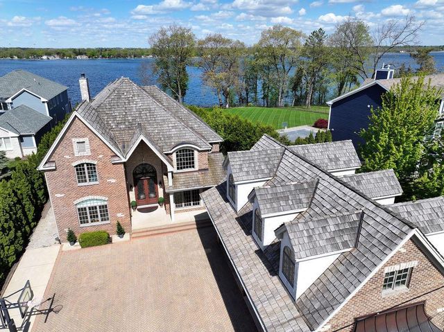 2611 E Lake Shore DRIVE, Twin Lakes, WI 53181