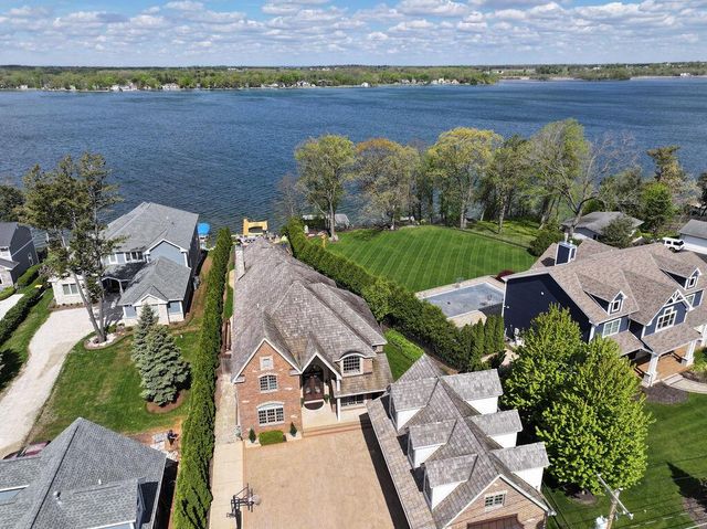 2611 E Lake Shore DRIVE, Twin Lakes, WI 53181
