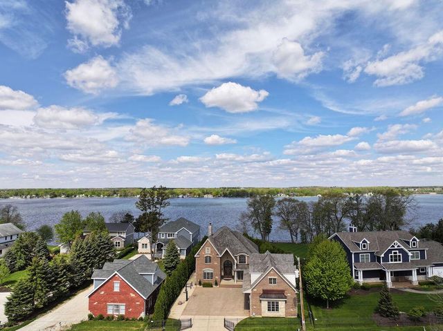 2611 E Lake Shore DRIVE, Twin Lakes, WI 53181