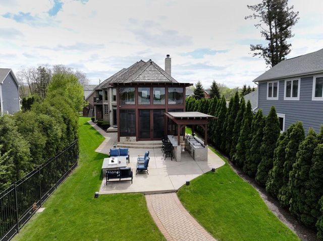 2611 E Lake Shore DRIVE, Twin Lakes, WI 53181