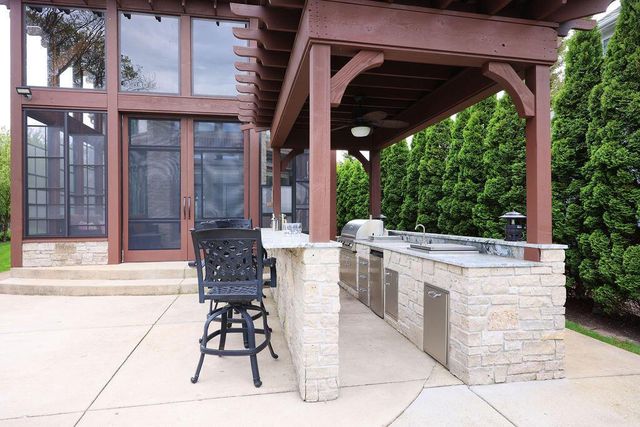 2611 E Lake Shore DRIVE, Twin Lakes, WI 53181