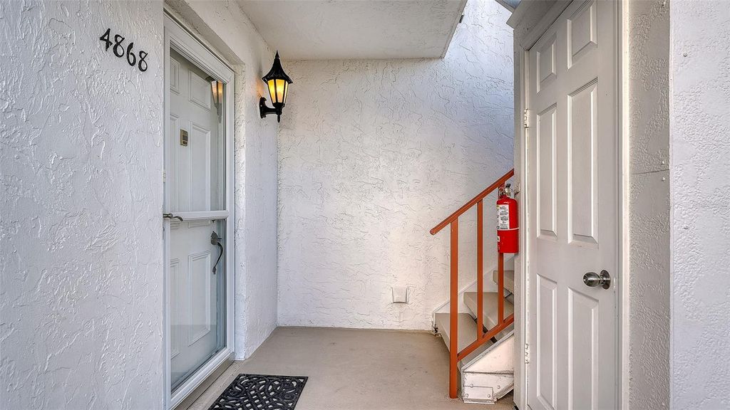 Image 2 of property listing at 4868 INDEPENDENCE DRIVE, Bradenton, FL 34210