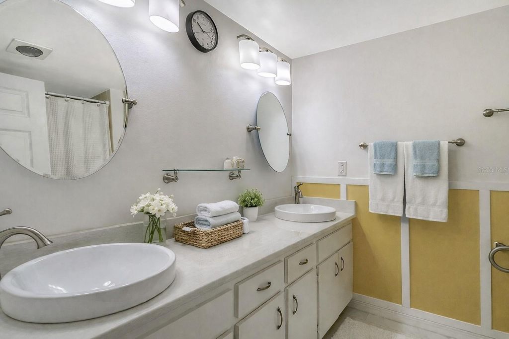 Image 31 of property listing at 4868 INDEPENDENCE DRIVE, Bradenton, FL 34210