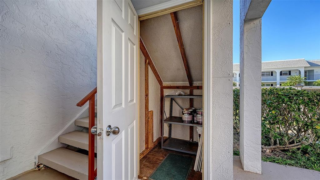 Image 5 of property listing at 4868 INDEPENDENCE DRIVE, Bradenton, FL 34210