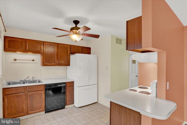 22 PERSIAN LILAC DR, Etters, PA 17319