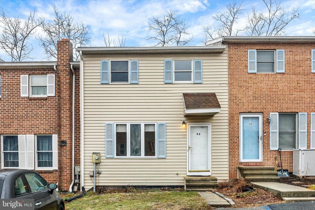 22 PERSIAN LILAC DR, Etters, PA 17319