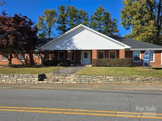 913 9th Avenue W, Hendersonville, NC 28791