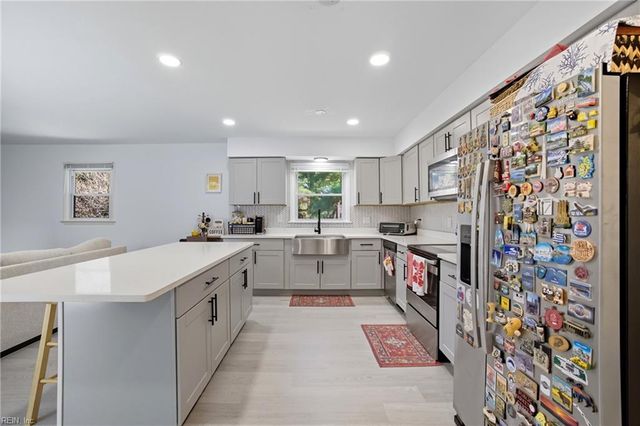 948 W Ferry Plantation RD, Virginia Beach, VA 23455