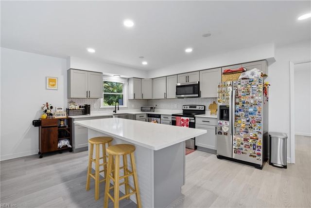 948 W Ferry Plantation RD, Virginia Beach, VA 23455