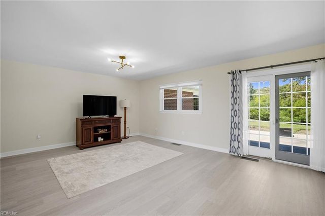 948 W Ferry Plantation RD, Virginia Beach, VA 23455