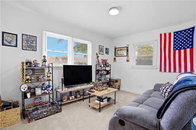 948 W Ferry Plantation RD, Virginia Beach, VA 23455