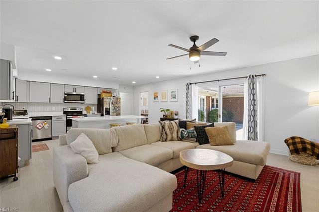 948 W Ferry Plantation RD, Virginia Beach, VA 23455