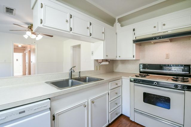 129 Cannon Street, Clute, TX 77531