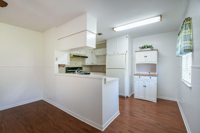 129 Cannon Street, Clute, TX 77531