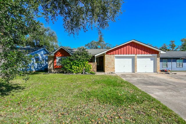 129 Cannon Street, Clute, TX 77531