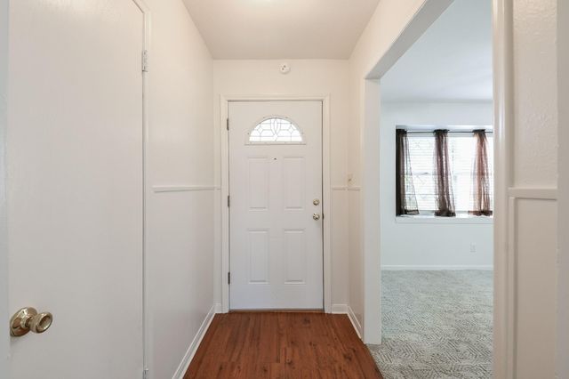 129 Cannon Street, Clute, TX 77531