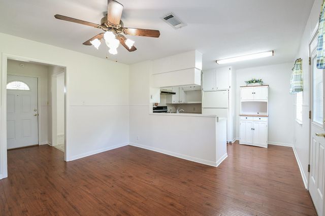 129 Cannon Street, Clute, TX 77531