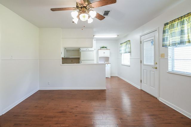 129 Cannon Street, Clute, TX 77531