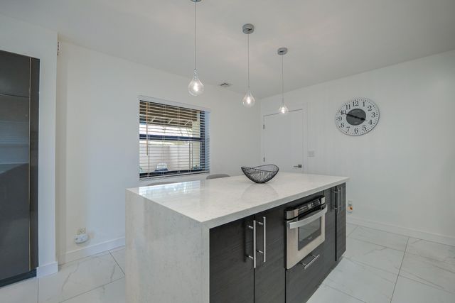 5533 Constant Spring Terrace 217, Lauderhill, FL 33319