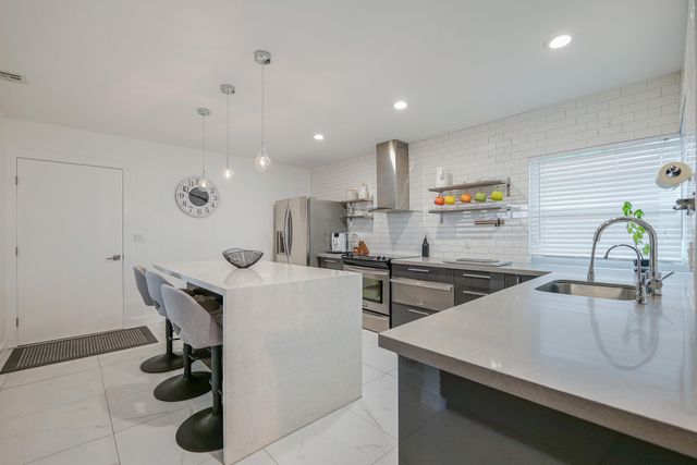 5533 Constant Spring Terrace 217, Lauderhill, FL 33319