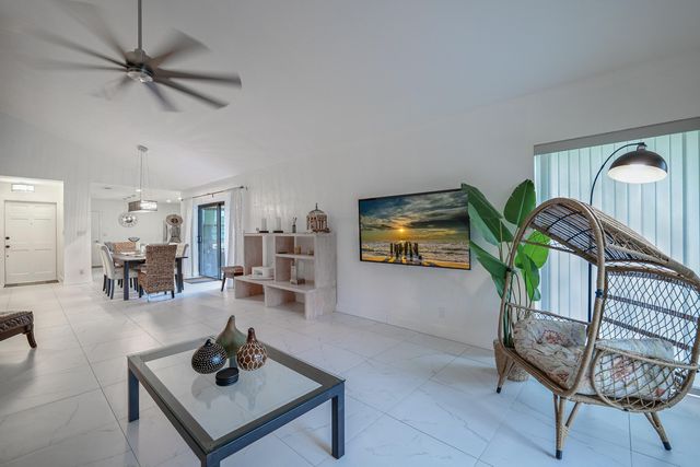 5533 Constant Spring Terrace 217, Lauderhill, FL 33319