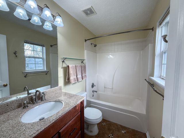 1004 Fall Pkwy, Murfreesboro, TN 37129