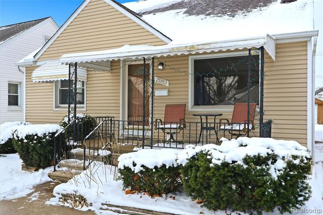 25913 Culver Street, Saint Clair Shores, MI 48081