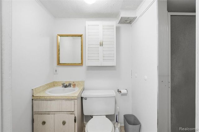 25913 Culver Street, Saint Clair Shores, MI 48081