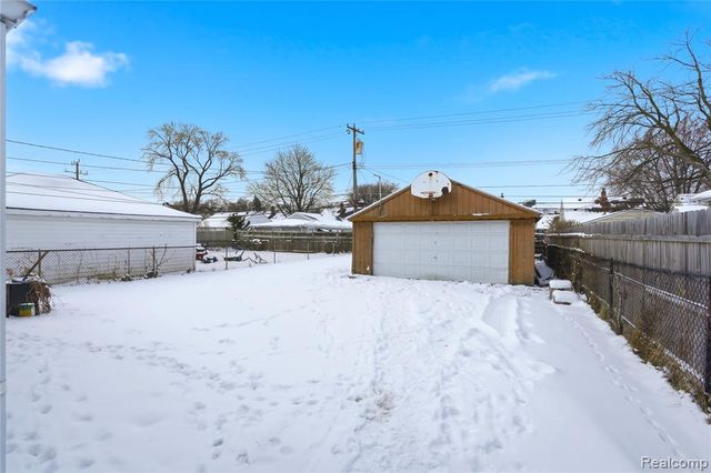 25913 Culver Street, Saint Clair Shores, MI 48081