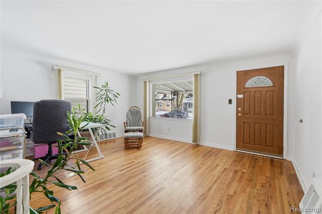 25913 Culver Street, Saint Clair Shores, MI 48081