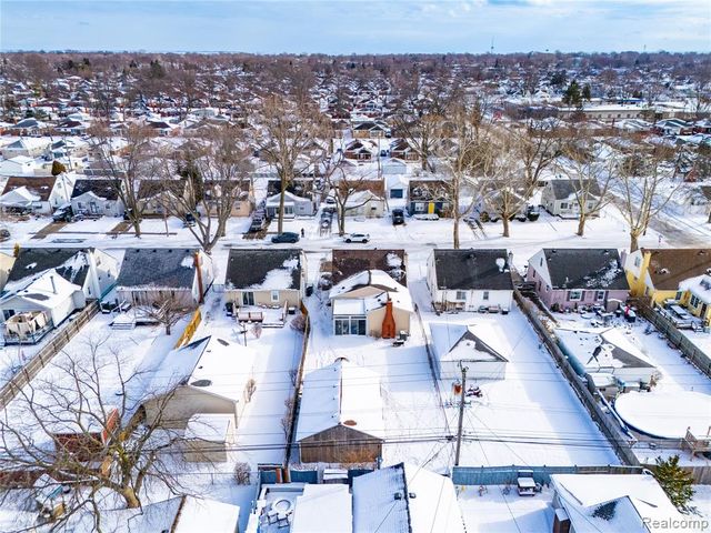 25913 Culver Street, Saint Clair Shores, MI 48081