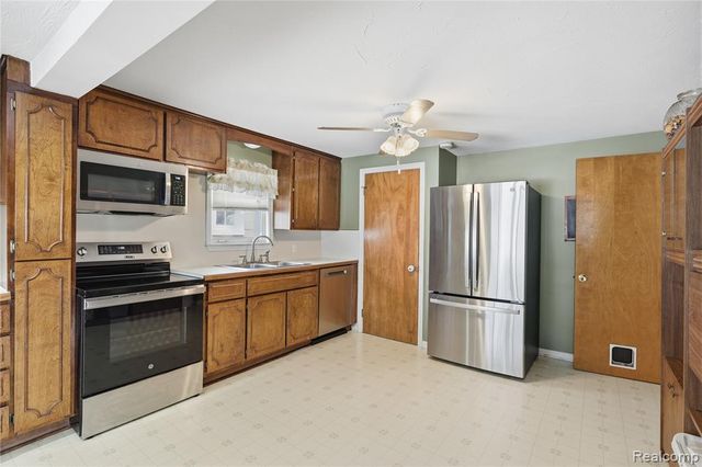 25913 Culver Street, Saint Clair Shores, MI 48081