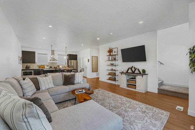 493 E ALICE WAY, Layton, UT 84041