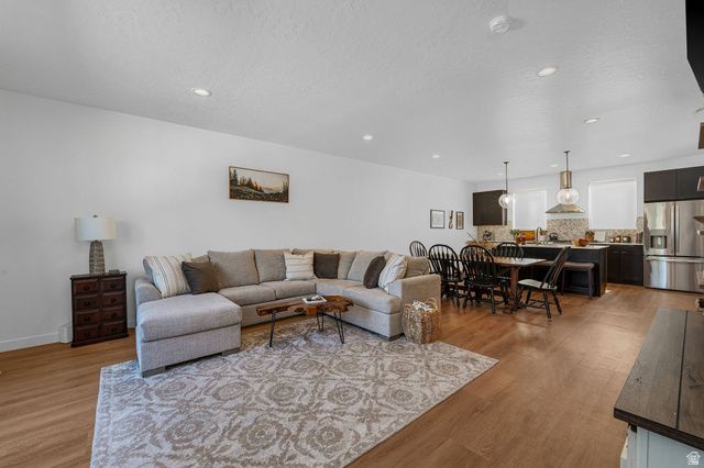 493 E ALICE WAY, Layton, UT 84041
