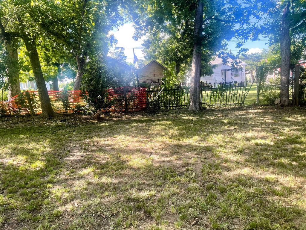 1005 E Lamar Street, Sherman, TX 75090