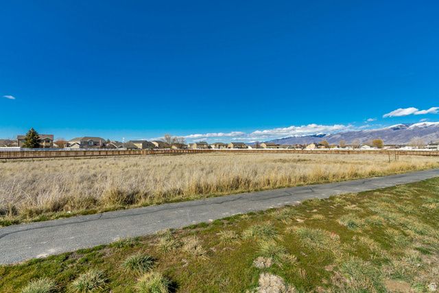 1024 W MANCHESTER DR, North Salt Lake, UT 84054