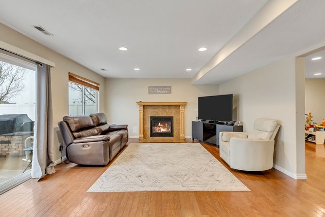 1024 W MANCHESTER DR, North Salt Lake, UT 84054