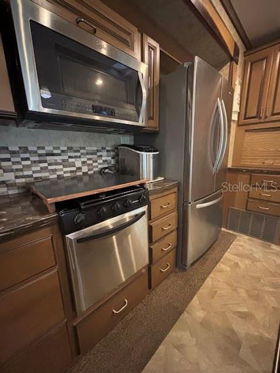 Image 20 of property listing at 14432 252ND COURT ROAD NE 140, Fort Mc Coy, FL 32134