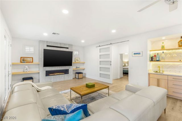 712 Proud Eagle Lane, Las Vegas, NV 89144