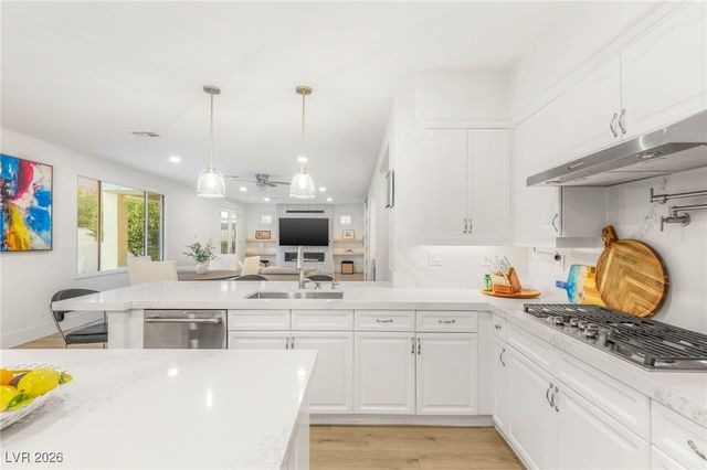 712 Proud Eagle Lane, Las Vegas, NV 89144