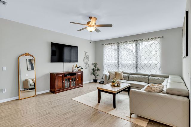 813 Sweeping Butte Drive, Fort Worth, TX 76052