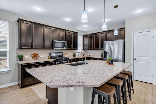 813 Sweeping Butte Drive, Fort Worth, TX 76052