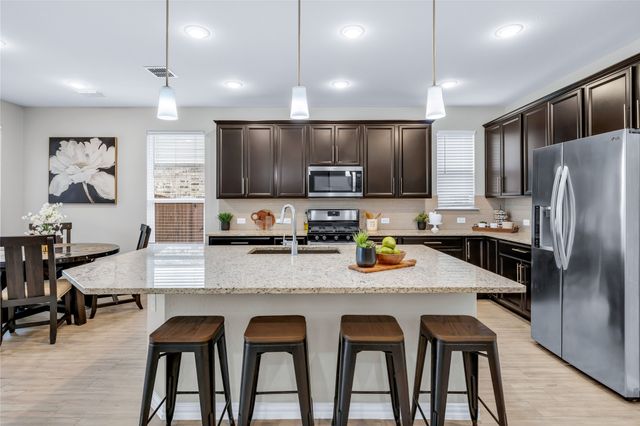 813 Sweeping Butte Drive, Fort Worth, TX 76052