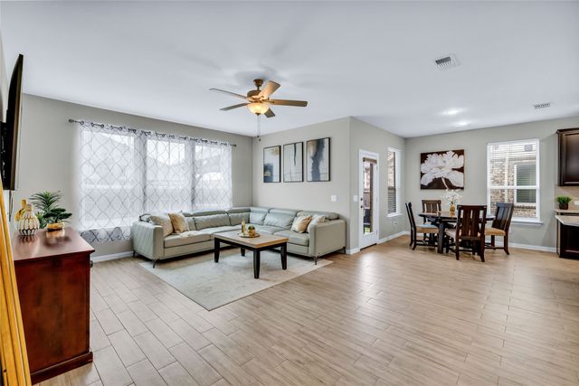 813 Sweeping Butte Drive, Fort Worth, TX 76052